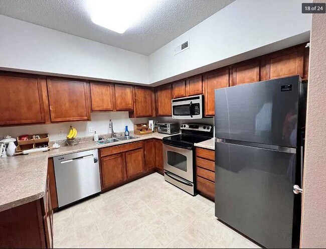 Building Photo - 2 Bedroom 2 bath apt.