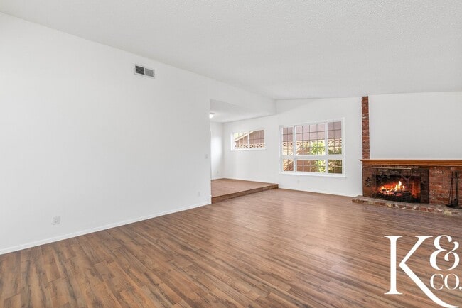 Foto del edificio - Stunning 4-Bedroom Simi Valley Home with P...
