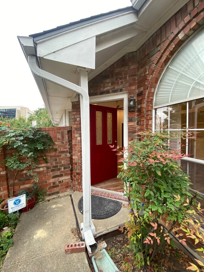 Building Photo - 4644 Booth Dr