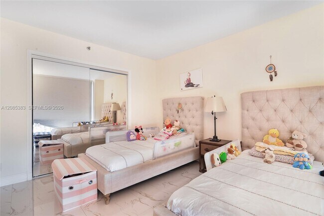 Foto del edificio - 1000 W Island Blvd