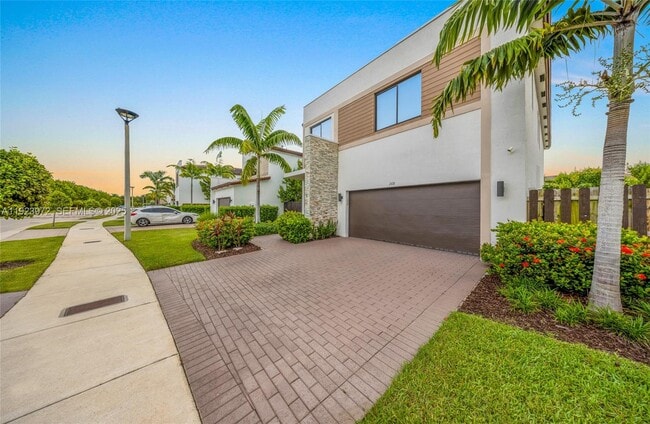 Building Photo - 268 NE 210th Way