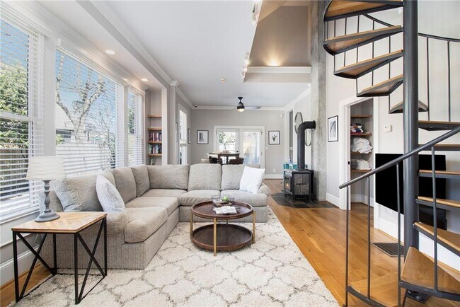 Foto del edificio - 570 Flat Shoals Ave SE