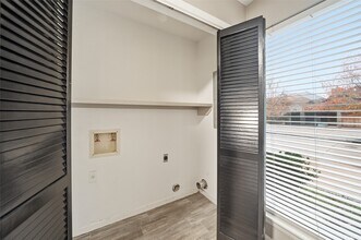 Building Photo - 3226 Poe Dr