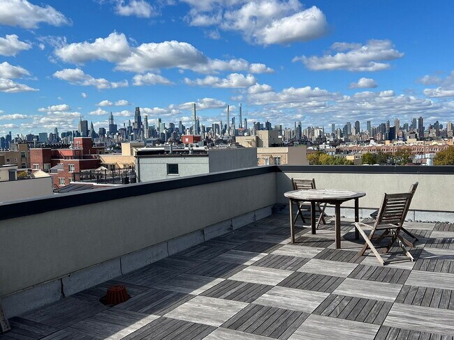 Foto del edificio - 1-Bedroom Retreat with Granite Finishes in...