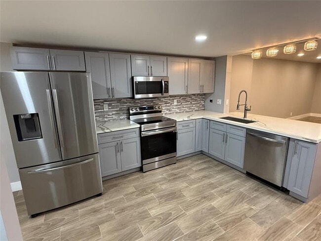 Building Photo - 5068 Rose Hill Dr