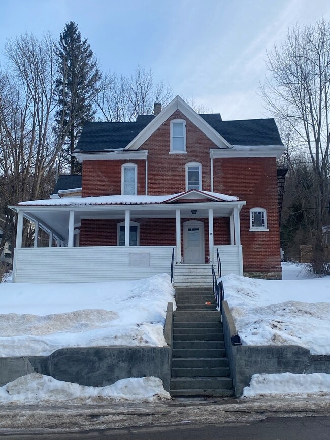 Building Photo - 35 West University