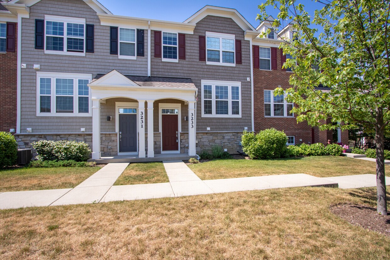 3233 Coral Ln, Glenview, IL 60026 Townhome Rentals in Glenview IL