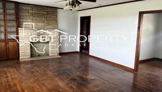 Building Photo - Country Living