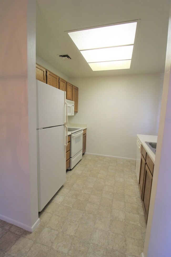 Building Photo - Really Cute Condo Available for Immediate ...