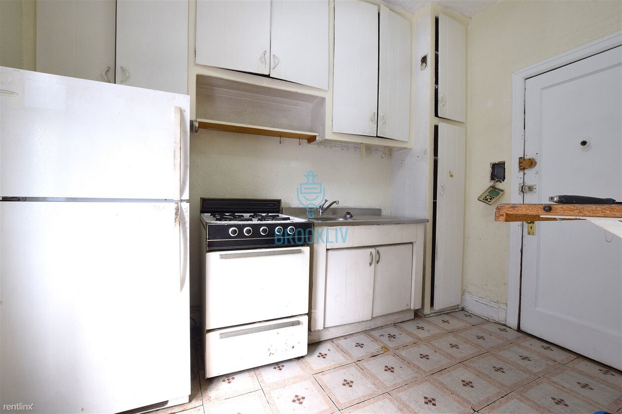 Primary Photo - 655 Parkside Ave