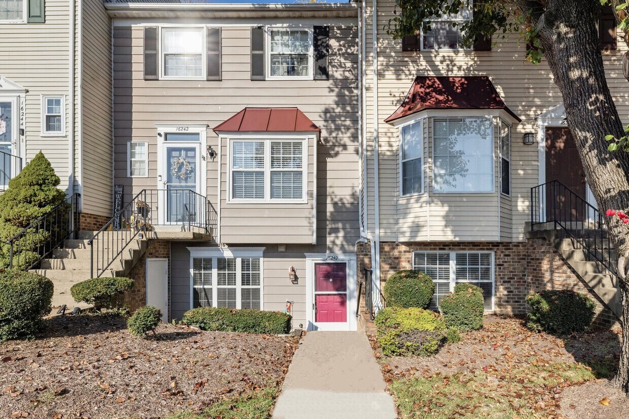 16240 Taconic Cir, Montclair, VA 22025 House Rental in Montclair, VA