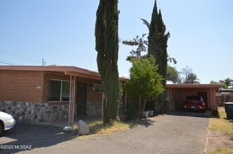 Building Photo - 2412 N Bryant Ave