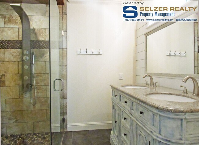Foto del edificio - Tastefully upgraded 3 bd. home in the coun...
