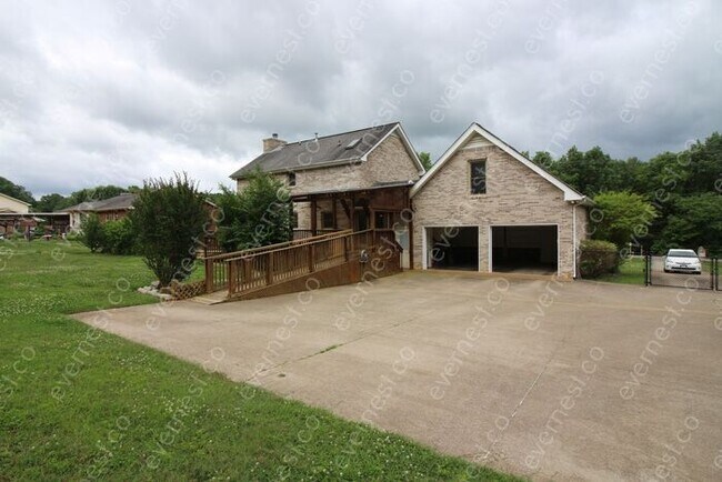Foto del edificio - Beautiful 3 Bed & 2.5 Bath Home