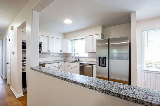 Foto del edificio - 3 Bedroom / 2 Bath Home with Finished Basment and Washer/Dryer!