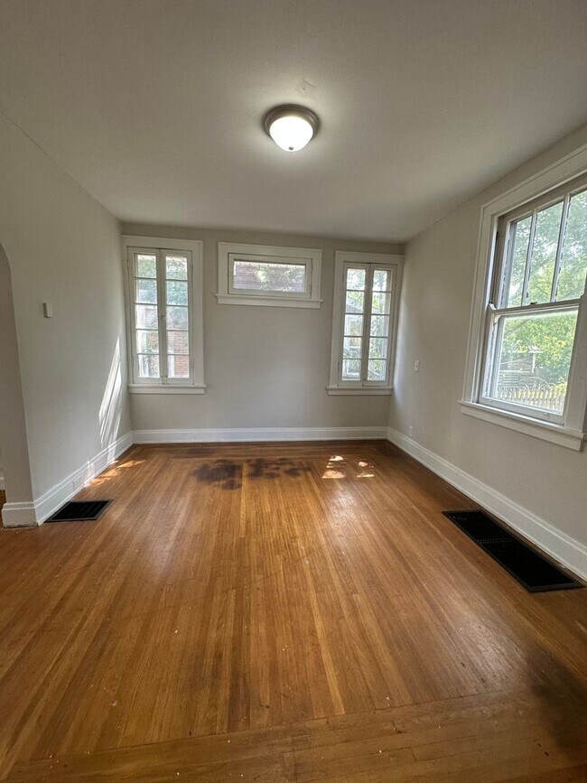 Foto del edificio - WESTWOOD - Charming 3bd Tudor w modern updates