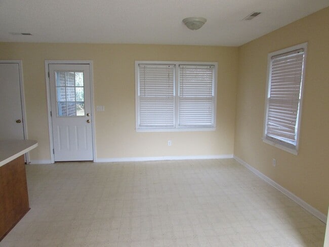 Building Photo - Close to Shaw AFB!