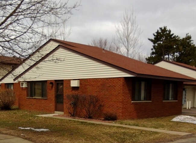 Building Photo - 3304 Brian St