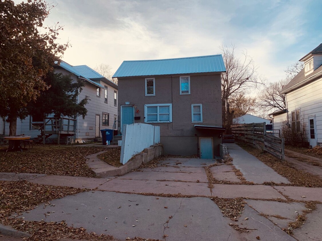 Primary Photo - 719 S Edmunds St