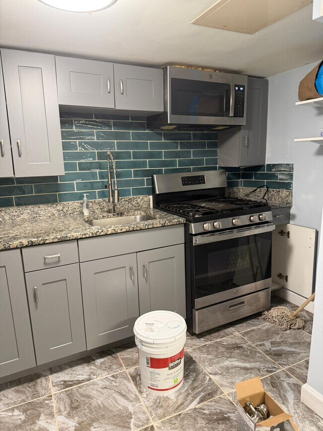 Foto del edificio - 72 Trenton St