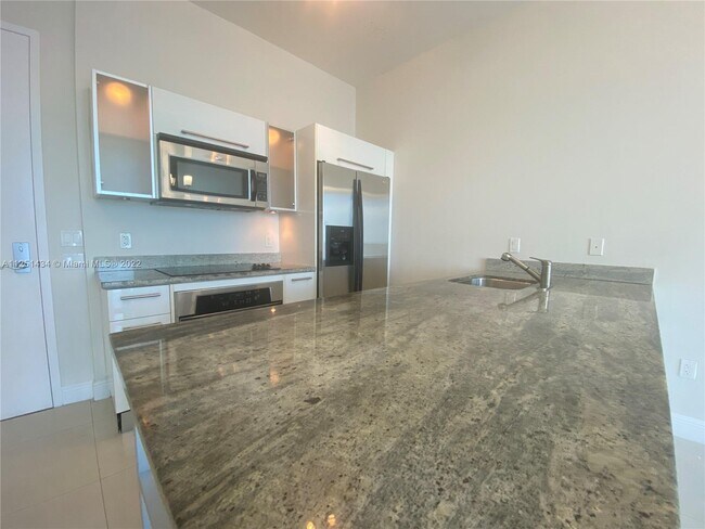 Foto del edificio - 185 SW 7th St