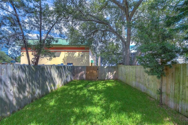 Building Photo - 210 S Malcolm Ct