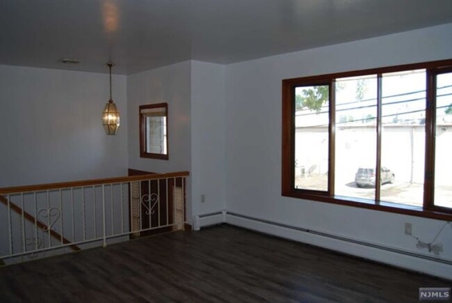 Building Photo - 444 Sylvan St