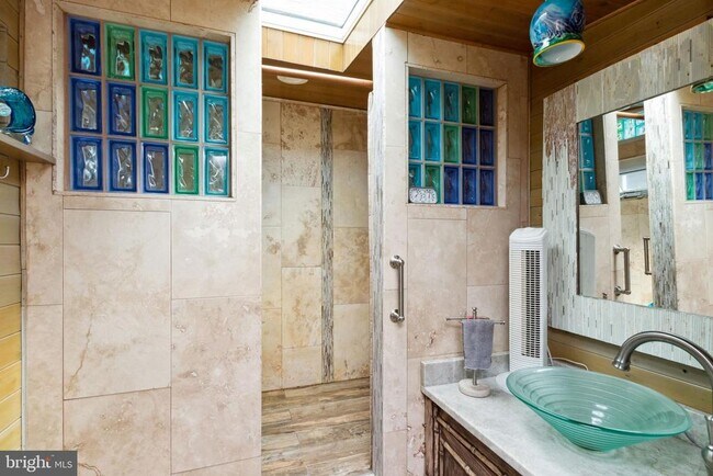 Foto del edificio - 36 Shore Dr