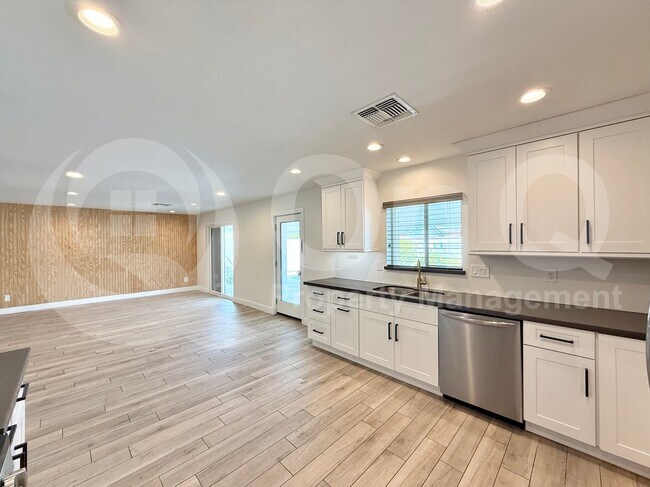 Building Photo - 3625 Hayden Rd