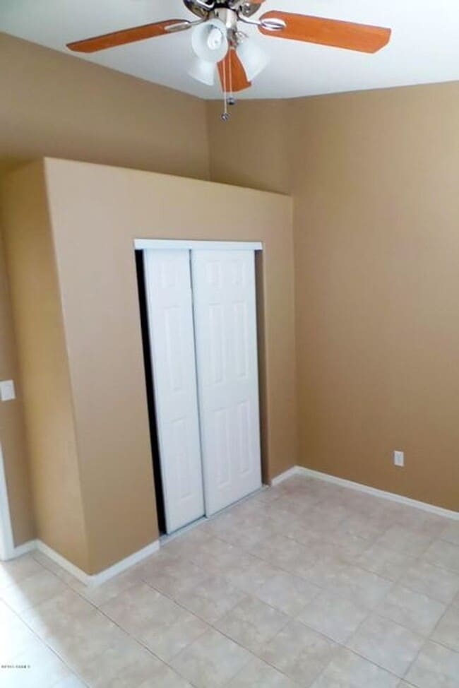 Building Photo - 2806 E Karen Dr