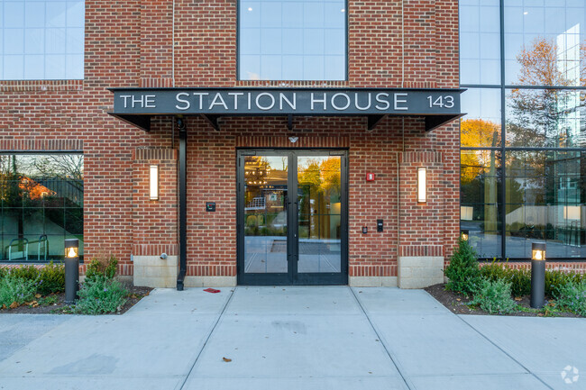 The Station House - The Stationhouse in Greenwich