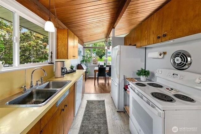 Foto del edificio - 13739 36th Ave NE