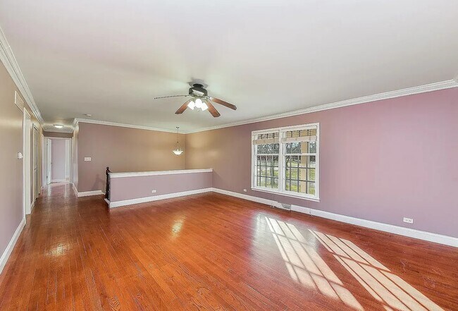 Building Photo - 6S359 Greenwich Ct