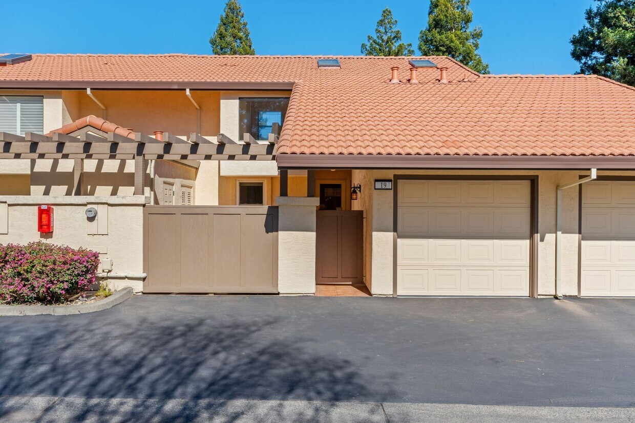 Primary Photo - 2 bed 2.5 bath condo w/ bonus loft in 55+ ...