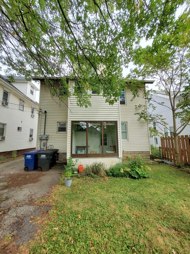 12969 Emerson Ave Unit UPPR, Lakewood, OH 44107 Apartments in