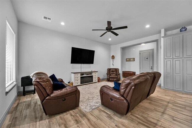 Building Photo - 12422 NE Stone Ridge Ln