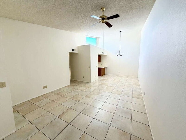 Building Photo - 13644 N Hamilton Dr