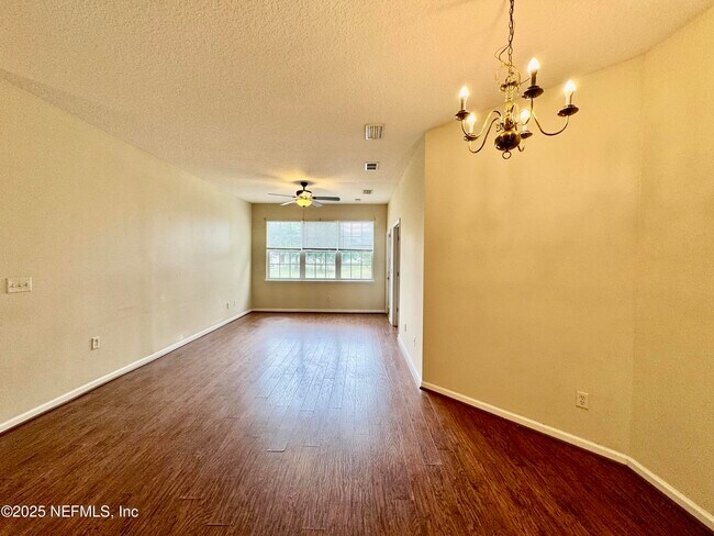 Foto del edificio - 12301 Kernan Forest Blvd