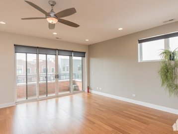 Foto del edificio - 2248 W Irving Park Rd