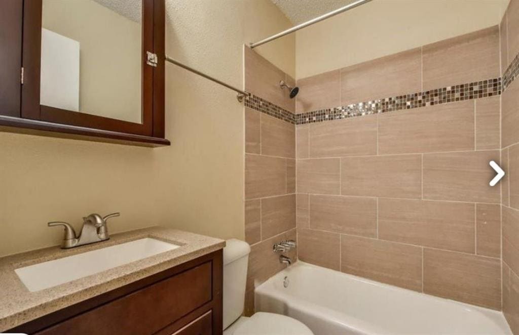 Building Photo - 2401 Manor Rd