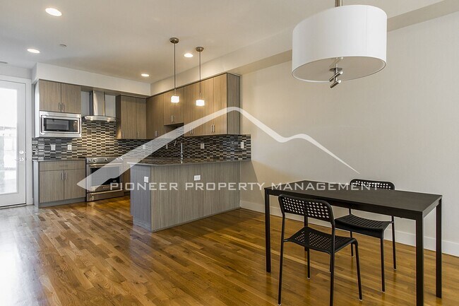 Foto del edificio - Georgeous Modern Condo with a Kitchen Fit ...