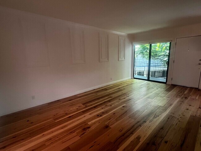 Foto del edificio - 2520 North Beachwood Drive