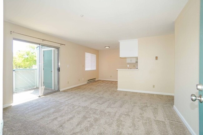 Building Photo - 3670 Silver Oaks Way
