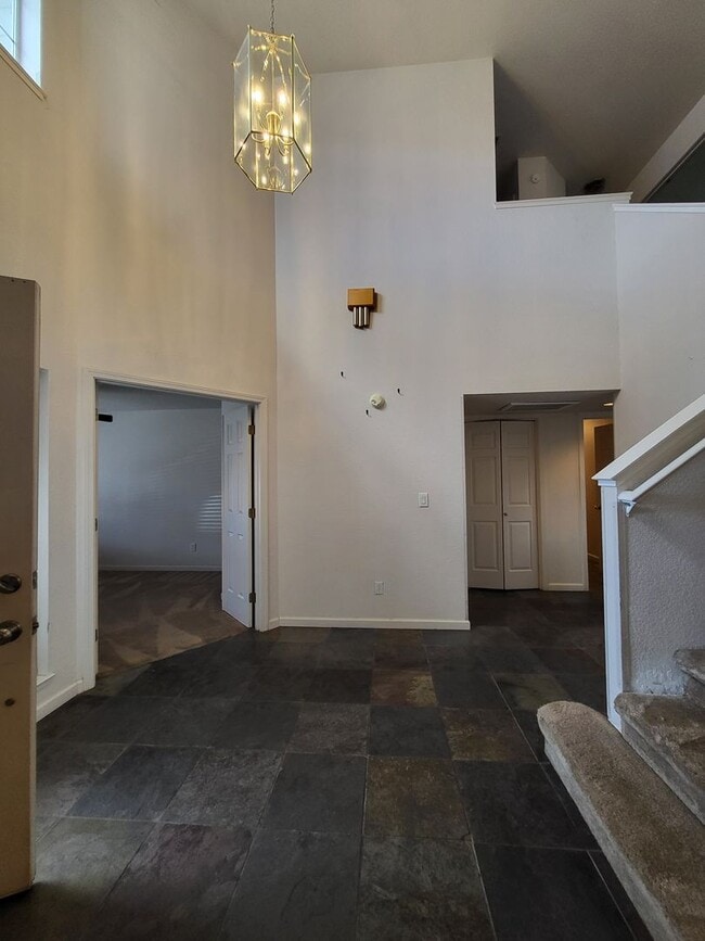 Building Photo - 323 Stillwater Dr