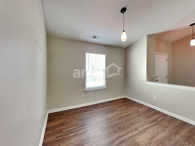 Building Photo - 3928  Edgeview Drive