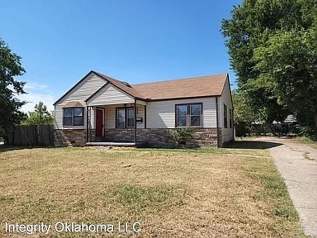 Building Photo - 4 br, 1.5 bath House - 229 W. Ercoupe Drive