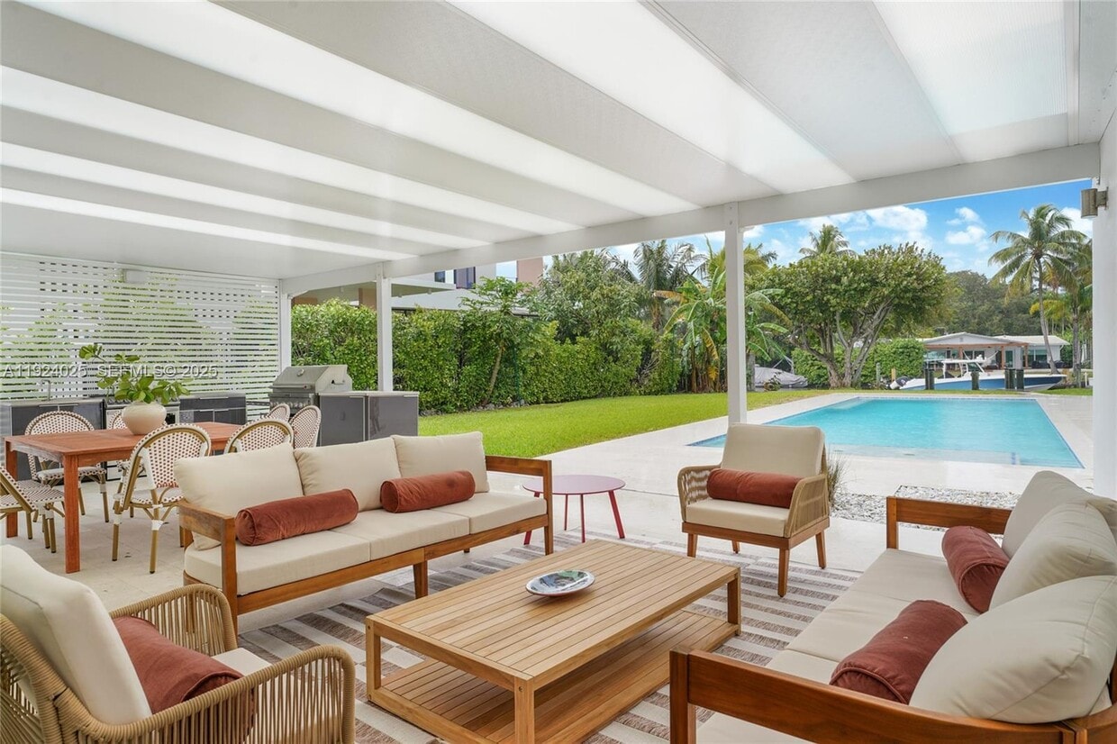 Foto principal - 801 NE 76th St