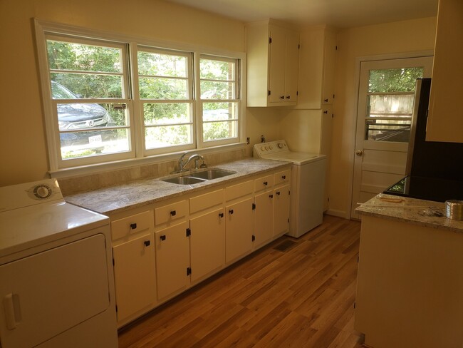 Foto del edificio - Charming Renovated Ranch in Durham's Trend...