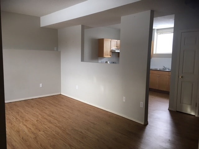 Building Photo - 2 Bed 1 Bath Unit in Olds, AB