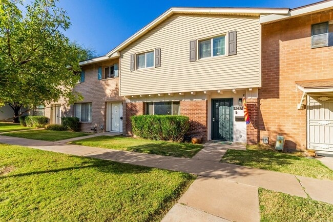 Building Photo - 4537 N 17th Ave